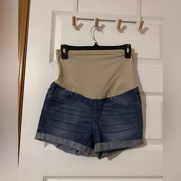 Bella Vida Maternity Size S Light Wash Shorts - Picture 1 of 3